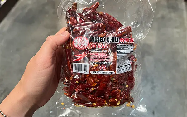 Whole Dried Chili 마른고추 (ma-reun-go-chu)