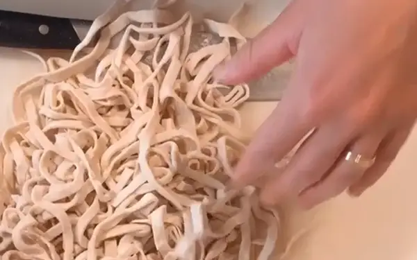 Knife-cut noodles (절면)