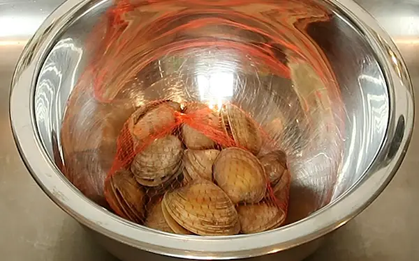 How to Prepare & Clean Clams and Mussels