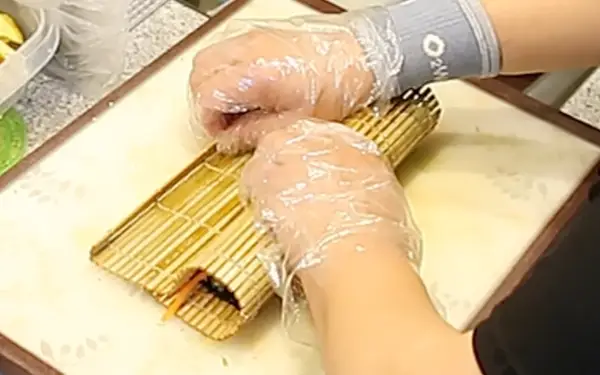 How to Roll Gimbap (김밥)