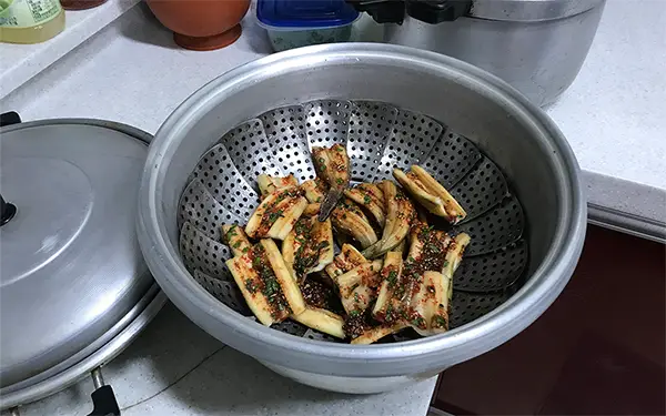 Steaming Using a Steaming Basket (찜)