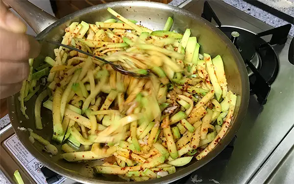 How to Prepare Stir-fried Namul (볶는나물) (stir-fried vegetables/ingredients)