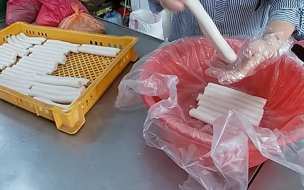 Prepping & Storing Korean Rice Cakes (떡)