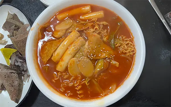 What is Tteok-bokki (떡볶이)?