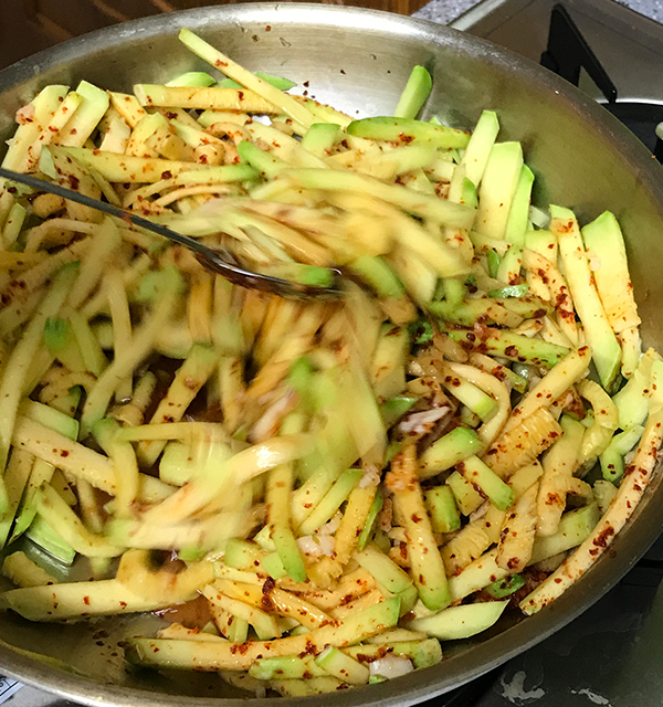 How to Prepare Stir-fried Namul (볶는나물) (stir-fried vegetables/ingredients)